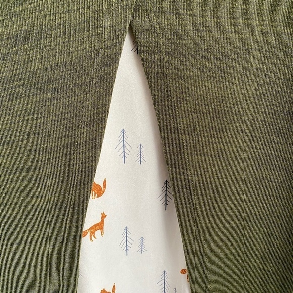 Hide & Seek Women's Faux Layered Olive Green Top Size S/M Fox Print Preppy - Picture 6 of 12